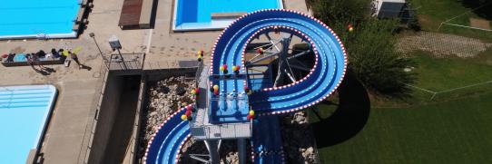 Wasser-Rutschbahn von oben